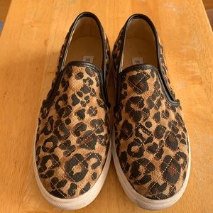 Steve Madden Ecentrcq Size 8M Slip-on Sneaker Leopard